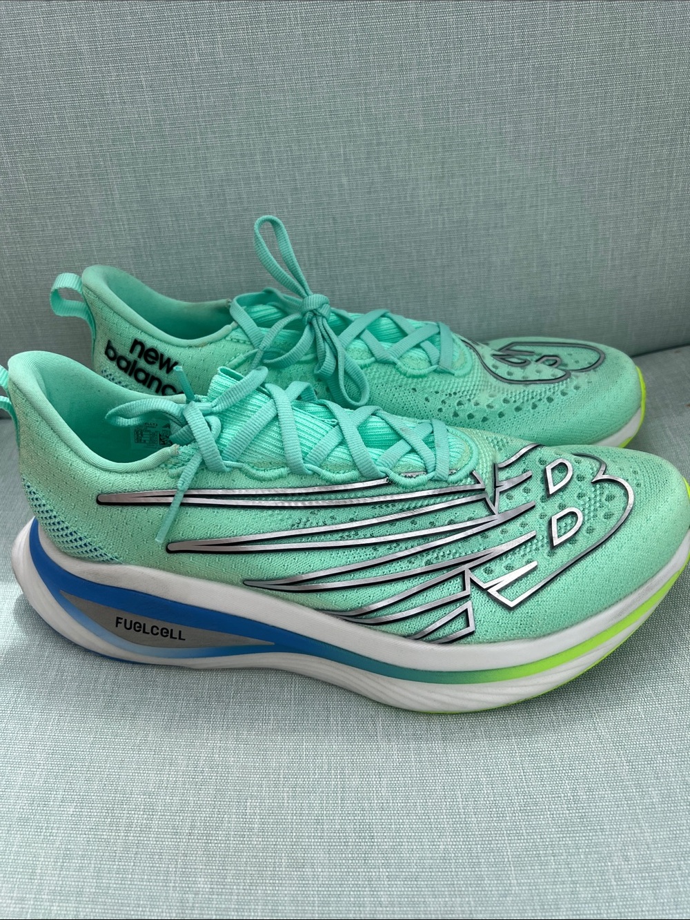 Like new New Balance Women’s Mint Green FuelCell Elite Running Sneakers sz 8.5 m